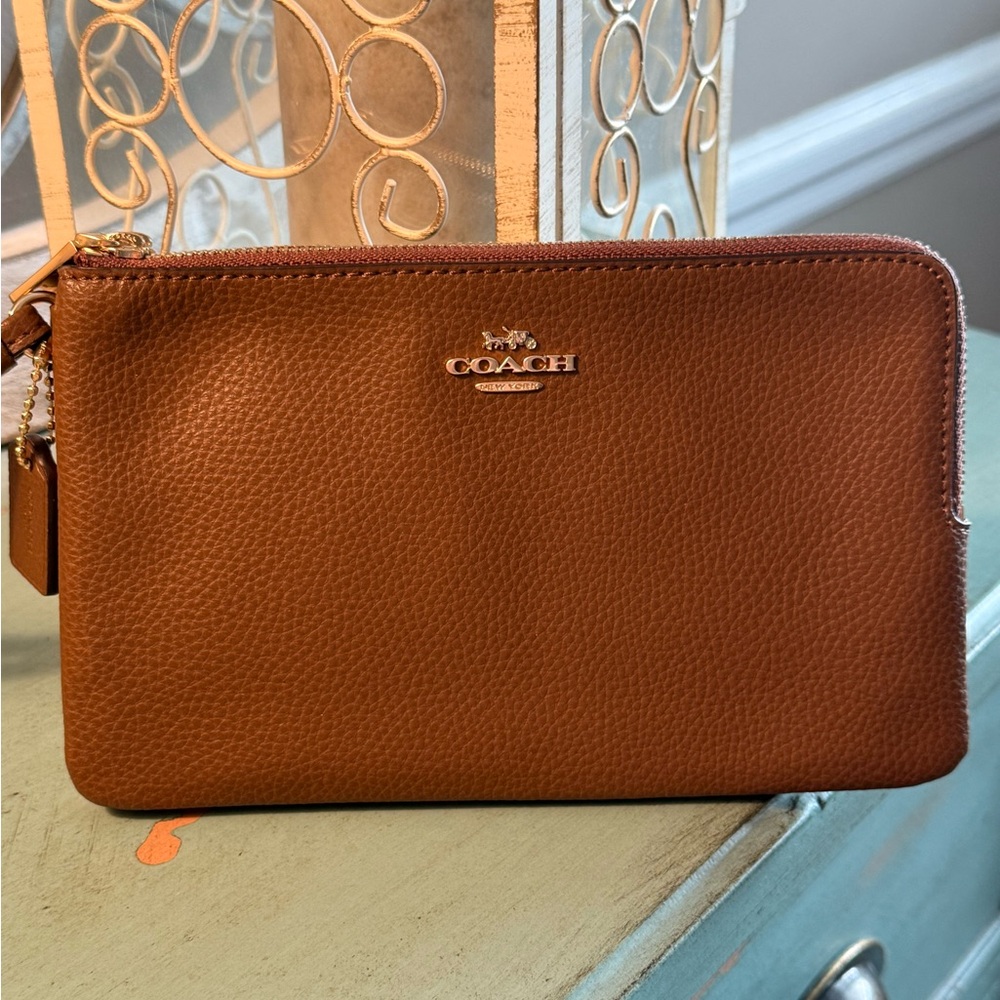 NWOT Coach Wristlet Gold Hardware
